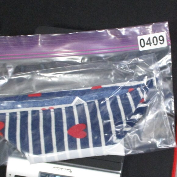 Old Navy Triangle Scarf Hearts Blue & Red Unisex Size | L/XL - Picture 10 of 10